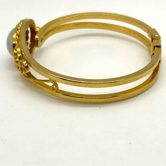 Hinged Clamper Bracelet With Acrylic Opaline Cabochon Gold-Tone Size 6 - Picture 7 of 11